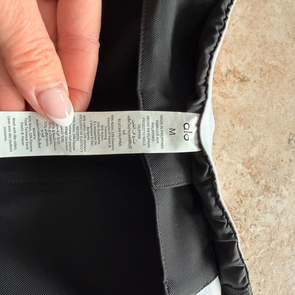 ALO Yoga Women's Black Trouser/Athletic pants - Picture 4 of 4